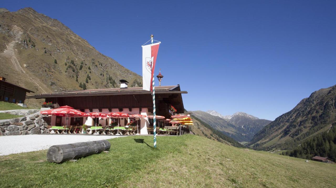 Hotel Almhof Neustift im Stubaital Exterior photo